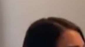 Una enferma de cáncer recibe un precioso vestido de novia.