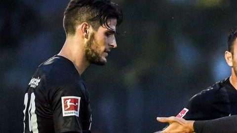 Marco Fabián hizo un doblete con el Eintracht Frankfurt.