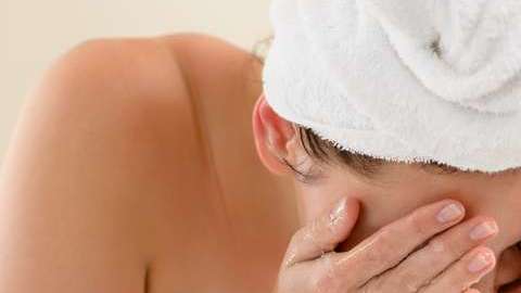 “Limpiamos bien la piel para prepararla para otros procesos”, asegura la esteticista Marisela Dolagaray.