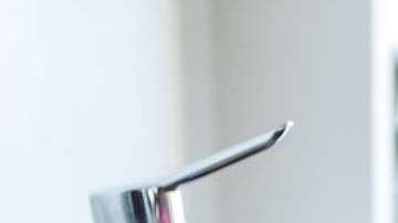 Aléjate de cualquier contacto con agua durante el paso del huracán.