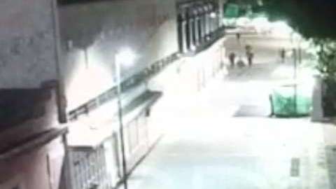 El momento que huyen los sicarios,