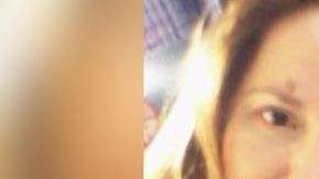 En el teléfono, Miguel tiene fotos y audios de su madre fallecida.