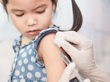 .Las dosis de las vacunas Pfizer-BioNTech y Moderna contra el coronavirus fueron aprobadas para su uso en estos menores hasta el momento