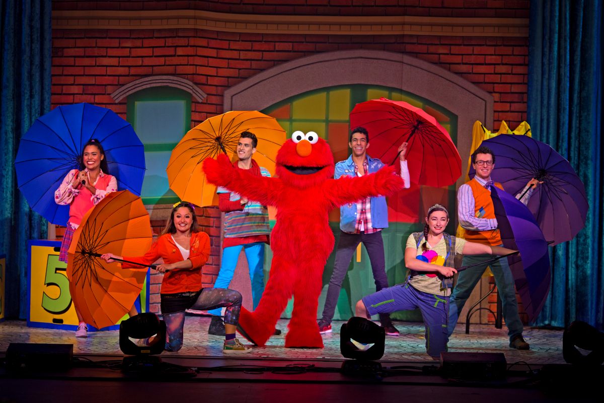 La magia de Elmo y Sesame Street Live! llegan a Chicago La Raza