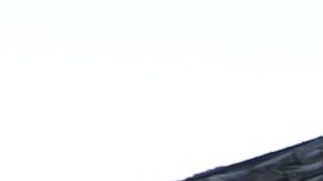 Una fila de personas espera comprar boletos de lotería en Hawthorne. en L.A.