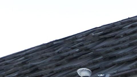 Una fila de personas espera comprar boletos de lotería en Hawthorne. en L.A.