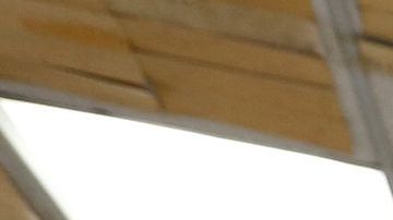 Roberto Gómez (d) y su amigo José Rivera muestran ;ps boletos recién adquiridos. / foto: Aurelia Ventura.