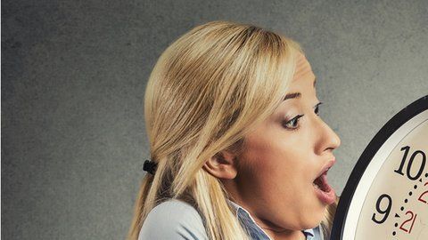 Reducir horas de trabajo puede mejorar la salud y la vida personal.