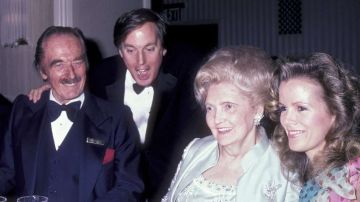 Los padres de Donald Trump con Robert Trump y su entonces esposa, Blaine, en 1985.
