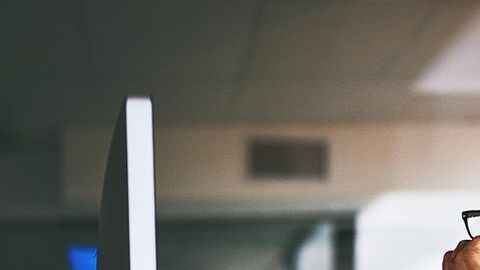 Está comprobado científicamente que trabajar horas extra reduce nuestra productividad y nos hace sentir y estar menos saludables.