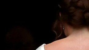 La princesa Eugenia eligió este modelo especialmente para lucir su cicatriz.