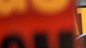 El reverendo Fred Phelps protestando en 1999 diciendo que el alma del joven estaba en el infierno