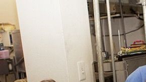 Una pequeña pizzería de Fargo regala comida a las personas sin hogar.