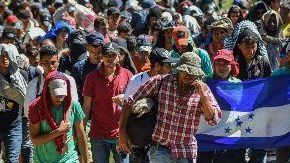 Avanza el éxodo de miles de centroamericanos que huyen de la violencia de la región