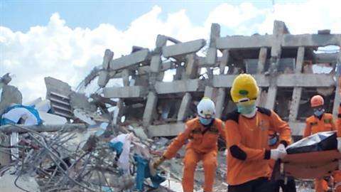 Devastador terremoto en Indonesia