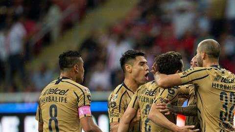 Pumas rompió la hegemonía que Chivas  tenía sobre ellos en su estadio. (Foto: EFE/Francisco Guasco)