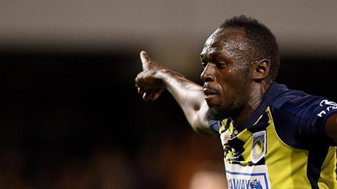 Usain Bolt colaboró con dos goles en el triunfo del Central Coast Mariners