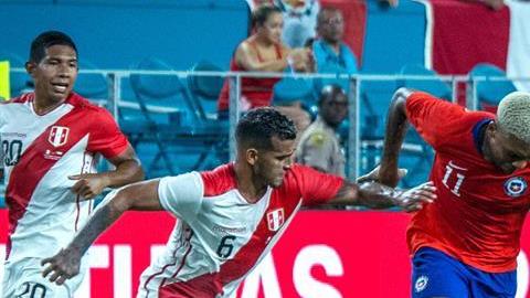 Perú derrotó 3-0 a Chile en el Hard Rock Stadium de Miami