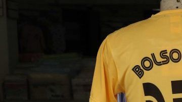 Camisetas deportivas alusivas al candidato presidencial brasileño Jair Bolsonaro. (Foto: EFE/Marcelo Sayão)