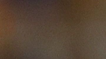 Cody Bellinger lanza su bate en frustración tras ser puesto out en la novena.