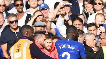 José Mourinho estuvo a punto de los golpes en el empate entre Chelsea y Manchester United