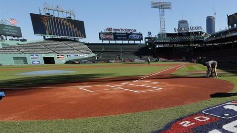 Fenway Park ya espera a Dodgers y Red Sox para la Serie Mundial. (Foto: EFE/ John G. Mabanglo)