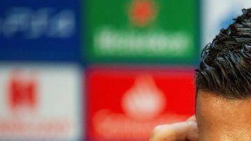 Cristiano Ronaldo, delantero portugués de la Juventus y su impresionante reloj de oro y diamantes. (Foto: EFE/ Peter Powell)