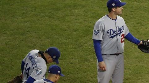 El pitcheo de los Dodgers de Los Ángeles no va a sacar la Serie Mundial si sus bats no despiertan. (Foto: EFE/JOHN G. MABANGLO)