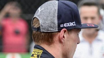 El británico Lewis Hamilton saluda al holandés Max Verstappen al término del GP de México. (Foto: EFE/EPA/Alfredo Estrella)