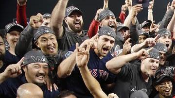 Los Medias Rojas de Boston se coronaron campeones de la Serie Mundial al vencer a Los Angeles Dodgers en el juego 5. (Foto: EFE/EPA/MIKE NELSON)