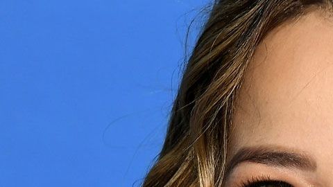 Adamari López sigue en el hospital.