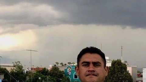 Adrian Catalán vive en la CDMX  y quiere seguir en contacto  con sus hijos.