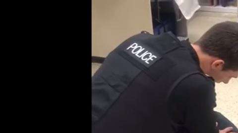 La policía mantuvo a la pareja arrestada por más de 7 horas.