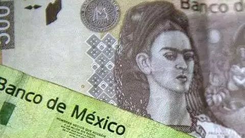 La moneda mexicana registra pérdidas.