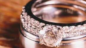 Una novia reacciona de forma curiosa cuando le piden matrimonio.