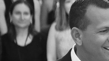 Alex y Jennifer son el centro de atención.