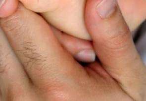 Bebé hospitalizada por consumir cocaína.