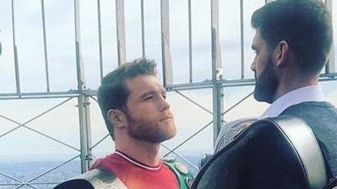 Canelo Álvarez y Rocky Fielding en el Empire State,