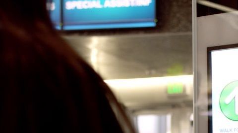 El nuevo sistema de revisión biométrica ayuda a detectar fácilmente documentos falsos.