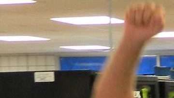 Charles Martin con su premio de la Lotería de Virginia.