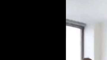 Chicharito y Sarah Kohan siguen divirtiendose mientras el West Ham pierde.