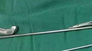 El hospital mostró la cuchara que le extrajeron al paciente.