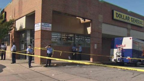 El tiroteo se reportó en el exterior de un Dollar General.