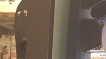 La empleada insultó a la clienta.