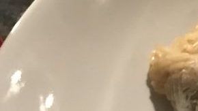 Sea lo que sea, resulta asqueroso.