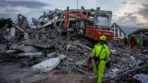 El terremoto y posterior tsunami de este viernes en Indonesia dejaron cientos de muertos en la isla de Célebes.