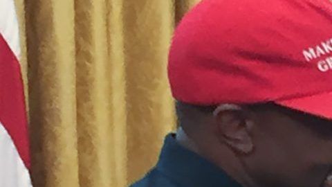 Kanye West vuelve a hacer el ridículo frente al país entero