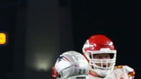 El receptor de Chiefs, Tyreek Hill, fue agredido con cerveza tras conseguir una anotación