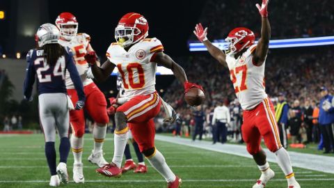 El receptor de Chiefs, Tyreek Hill, fue agredido con cerveza tras conseguir una anotación