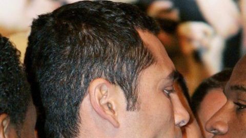 Oscar De La Hoya y Floyd Mayweather se tiran mutuamente con el Canelo en medio (Foto: ROBYN BECK/AFP/Getty Images)